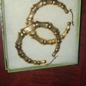 Large gold tone large beautiful earrings 3 inches diameter